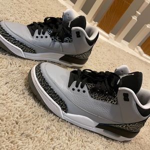 Wolf grey jordan 3’s